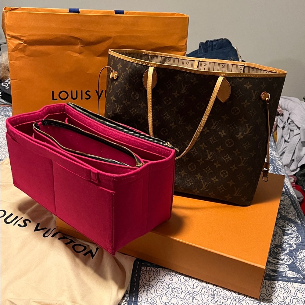 Louis Vuitton Monogram Neverfull GM Tote with Insert,  Box and Dust Bag